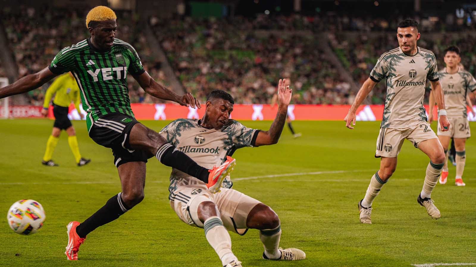 Gyasi Zardes vs. Portland Timbers