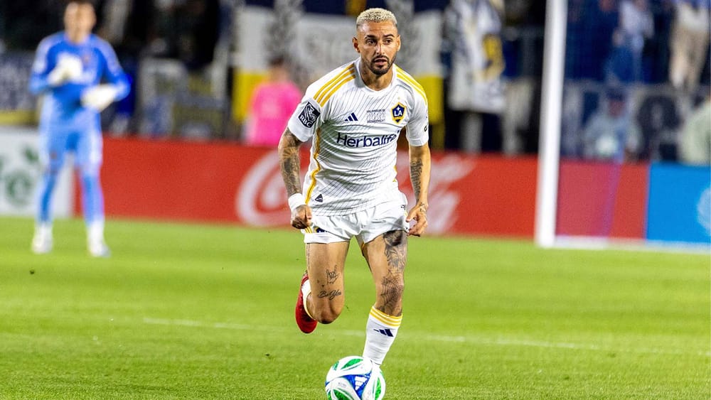LA Galaxy player Diego Fagundez dribbling ball