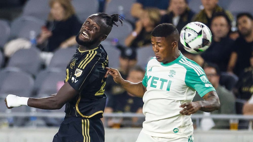 LAFC's Kei Kamara watching a ball sail past Austin FC's Jhojan Valencia