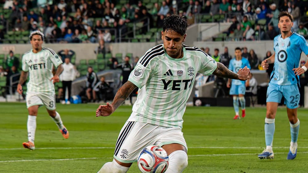 Facundo Torres preparing to kick a ball