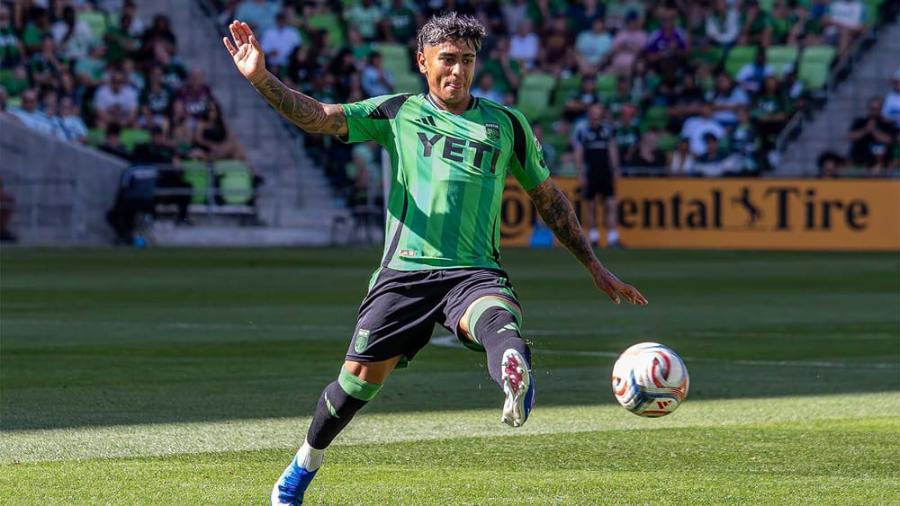 Facundo Torres stretching for ball