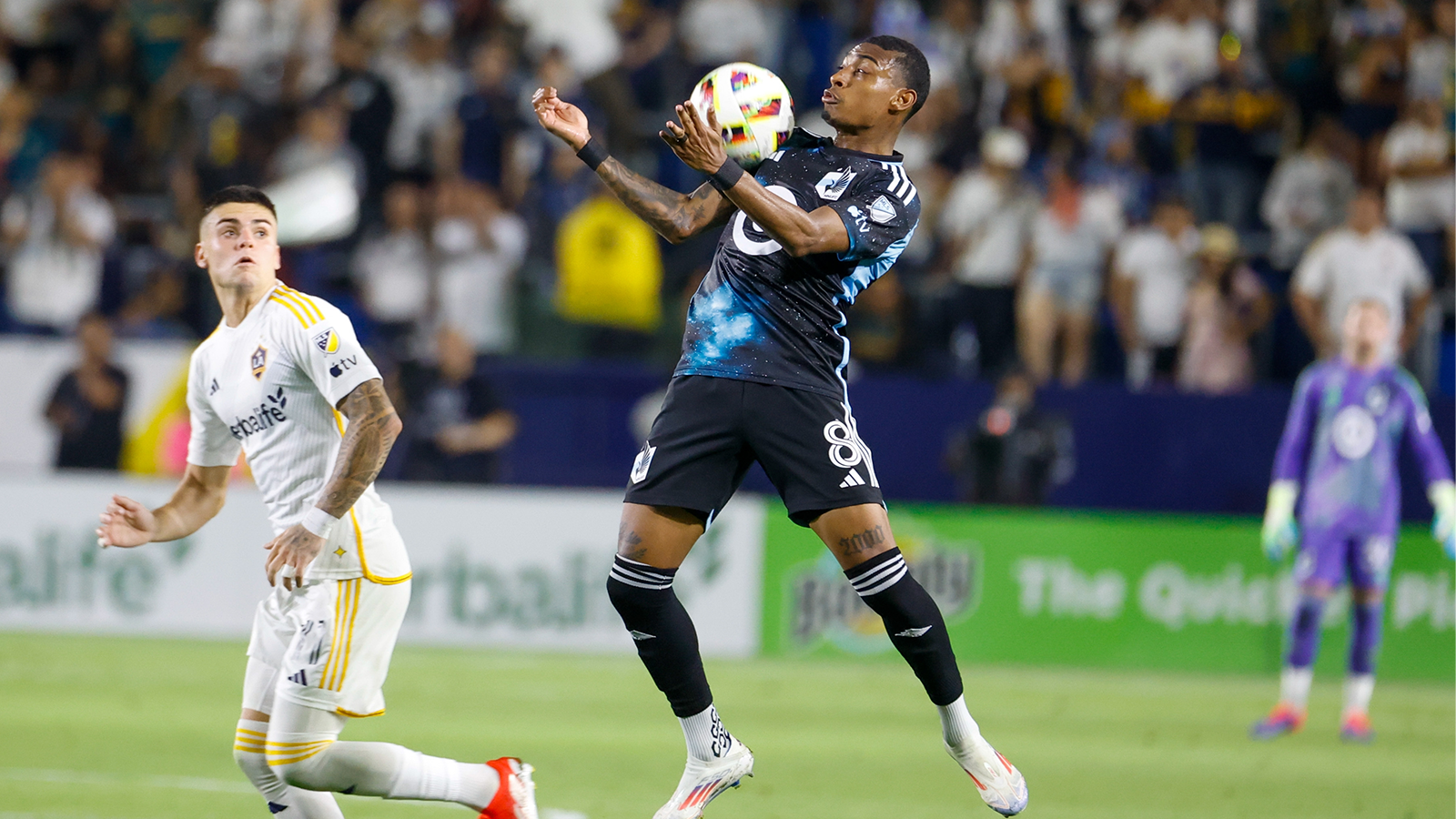 Joseph Rosales with Minnesota United in 2024, chesting a ball while playing against LA Galaxy